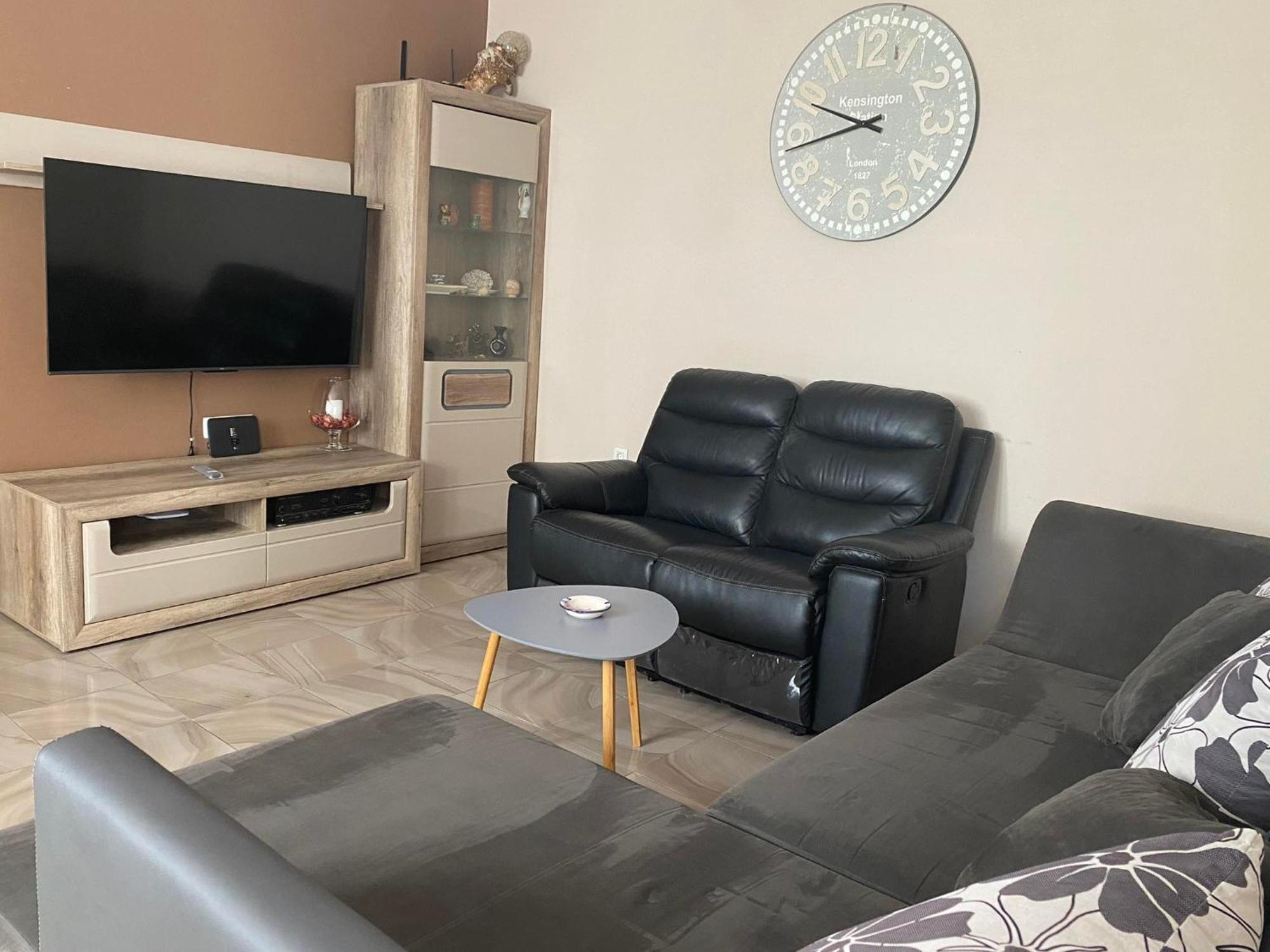 Sun Apartment *